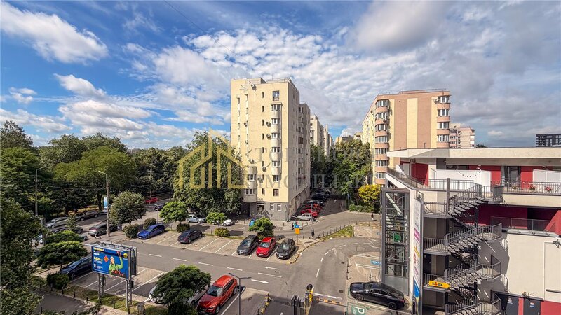 Trei camere langa Parcul Circului, decomandat, 2 balcoane, bloc 1978.